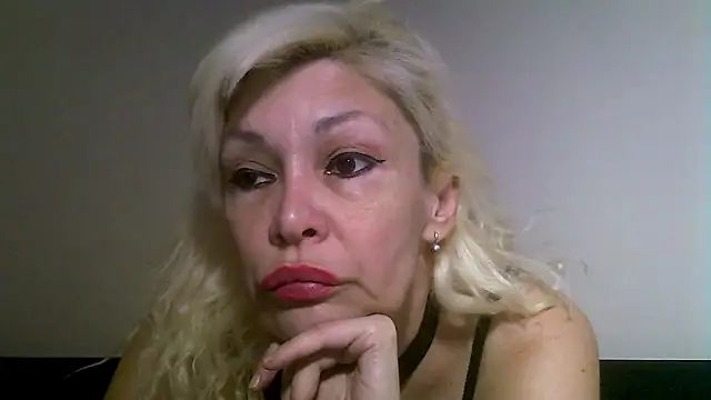 Snapshot of EvaaMina chatting on April 23, 7:49 pm EvaaMina online show from April 23, 7:49 pm