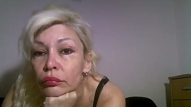 Snapshot of EvaaMina chatting on April 24, 1:35 pm EvaaMina online show from April 24, 1:35 pm
