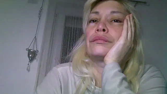 Snapshot of EvaaMina chatting on May 2, 6:13 pm EvaaMina online show from May 2, 6:13 pm