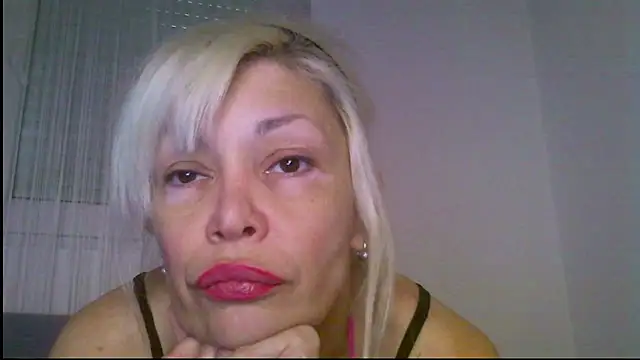 Snapshot of EvaaMina chatting on May 4, 12:12 pm EvaaMina online show from May 4, 12:12 pm