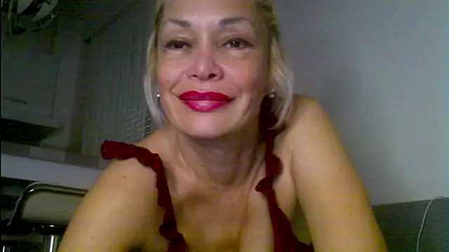 Snapshot of EvaaMina chatting on June 18, 9:25 am EvaaMina online show from June 18, 9:25 am