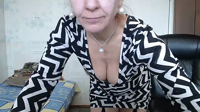 Snapshot of MilayaDFlow chatting on February 15, 11:06 am MilayaDFlow online show from February 15, 11:06 am