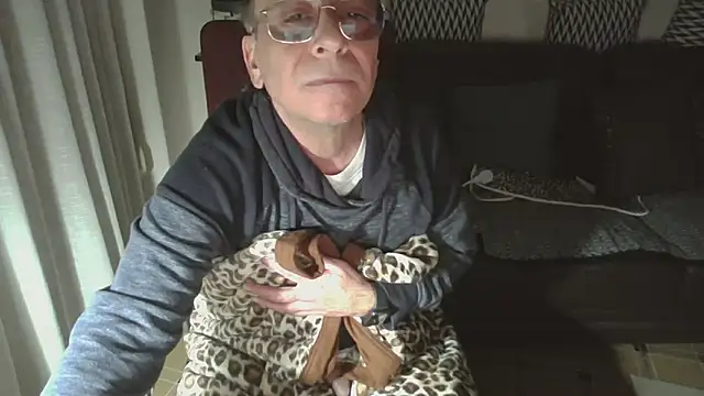 HETEREOMAN online show from December 15, 4:44 pm