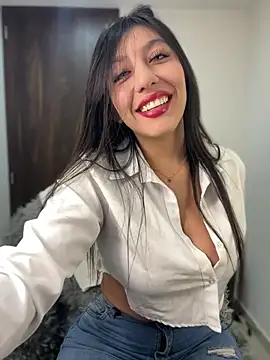 Snapshot of MiaJones21 chatting on July 27, 9:44 pm MiaJones21 online show from July 27, 9:44 pm