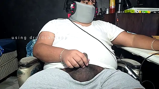 Snapshot of mikfgh50 chatting on November 23, 5:18 am mikfgh50 online show from November 23, 5:18 am