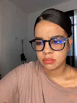 trianawhite online show from December 3, 3:44 pm