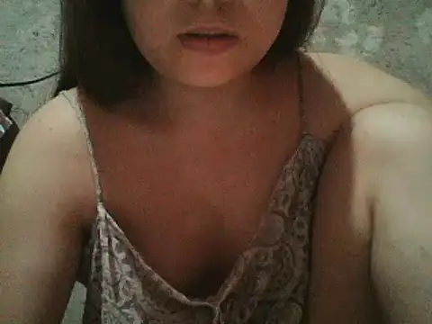 Snapshot of Beatrice143 chatting on December 16, 1:31 am Beatrice143 online show from December 16, 1:31 am