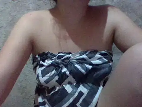 Snapshot of Beatrice143 chatting on March 3, 5:20 am Beatrice143 online show from March 3, 5:20 am