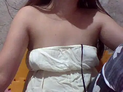 Snapshot of Beatrice143 chatting on October 15, 7:03 pm Beatrice143 online show from October 15, 7:03 pm