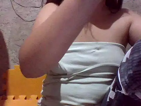 Snapshot of Beatrice143 chatting on October 16, 9:16 pm Beatrice143 online show from October 16, 9:16 pm