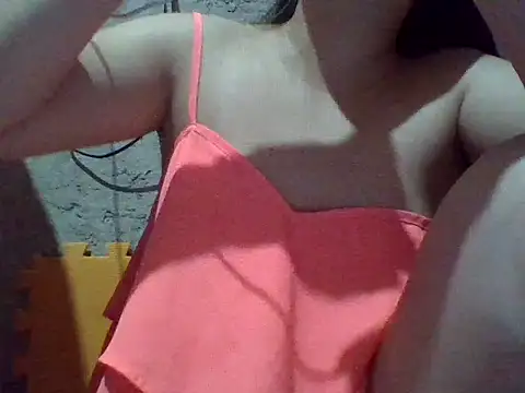 Snapshot of Beatrice143 chatting on October 21, 1:28 am Beatrice143 online show from October 21, 1:28 am