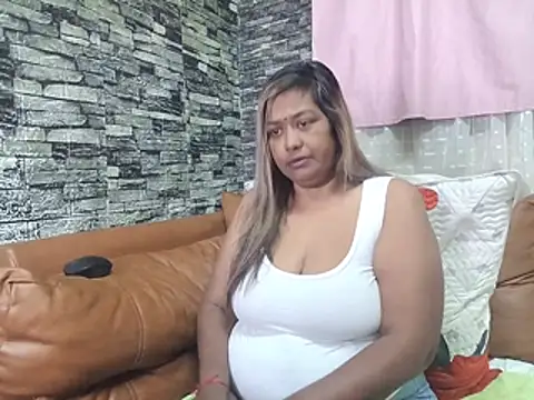 Snapshot of Mammabear_4u chatting on July 28, 6:20 pm Mammabear 4u online show from July 28, 6:20 pm
