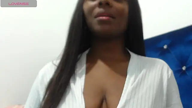 Snapshot of mommywebcam chatting on October 12, 2:21 am mommywebcam online show from October 12, 2:21 am