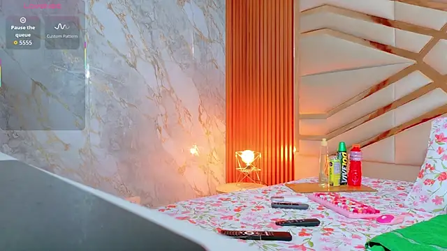 Snapshot of mommywebcam chatting on October 24, 2:19 am mommywebcam online show from October 24, 2:19 am