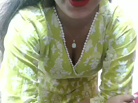 Snapshot of LovingPihu chatting on February 6, 8:39 am LovingPihu online show from February 6, 8:39 am
