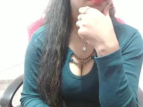Snapshot of LovingPihu chatting on February 6, 11:43 am LovingPihu online show from February 6, 11:43 am