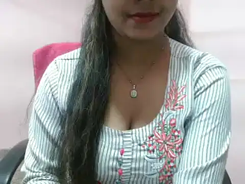 Snapshot of LovingPihu chatting on February 7, 11:23 am LovingPihu online show from February 7, 11:23 am
