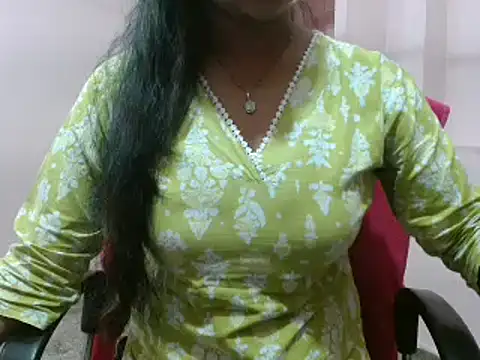 Snapshot of LovingPihu chatting on February 18, 11:55 am LovingPihu online show from February 18, 11:55 am