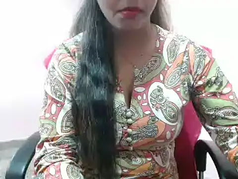 Snapshot of LovingPihu chatting on February 21, 5:24 am LovingPihu online show from February 21, 5:24 am