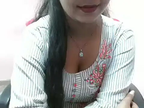 Snapshot of LovingPihu chatting on February 24, 6:05 am LovingPihu online show from February 24, 6:05 am