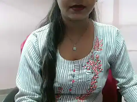 Snapshot of LovingPihu chatting on March 3, 4:47 am LovingPihu online show from March 3, 4:47 am