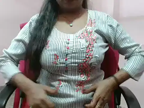 Snapshot of LovingPihu chatting on March 3, 11:00 am LovingPihu online show from March 3, 11:00 am
