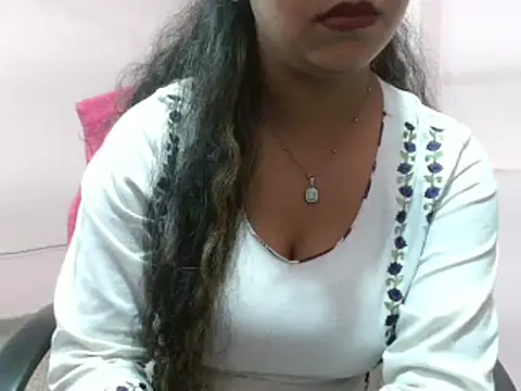 Snapshot of LovingPihu chatting on March 4, 5:42 am LovingPihu online show from March 4, 5:42 am