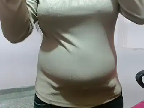 Snapshot of LovingPihu chatting on March 6, 5:35 am LovingPihu online show from March 6, 5:35 am