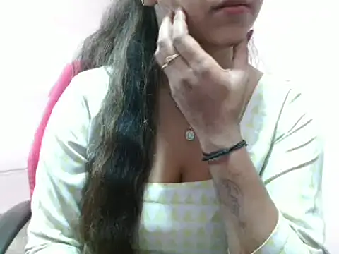 Snapshot of LovingPihu chatting on March 7, 8:45 am LovingPihu online show from March 7, 8:45 am