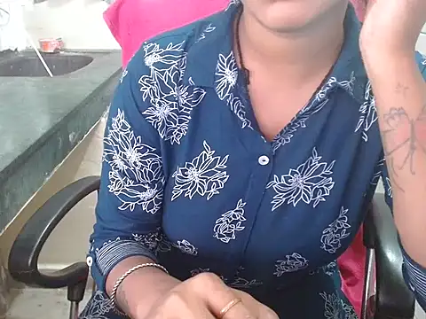 Snapshot of LovingPihu chatting on September 23, 5:21 am LovingPihu online show from September 23, 5:21 am