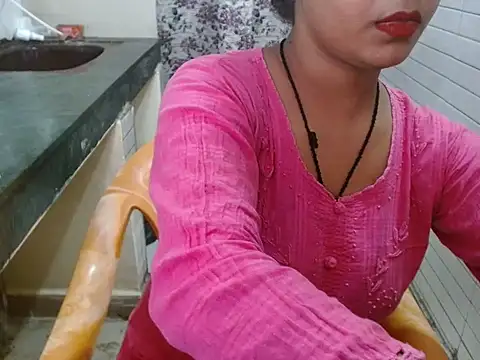 Snapshot of LovingPihu chatting on September 28, 5:24 am LovingPihu online show from September 28, 5:24 am