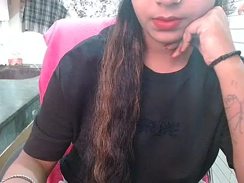 Snapshot of LovingPihu chatting on October 9, 5:05 am LovingPihu online show from October 9, 5:05 am