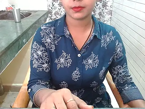 Snapshot of LovingPihu chatting on October 14, 5:30 am LovingPihu online show from October 14, 5:30 am