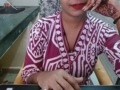 Snapshot of LovingPihu chatting on October 15, 5:18 am LovingPihu online show from October 15, 5:18 am