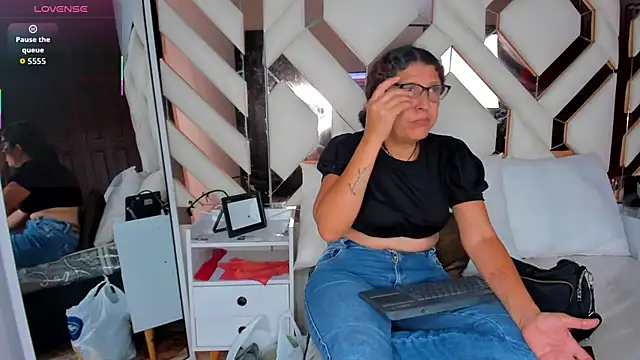 Keyla Milf online show from December 19, 3:13 am