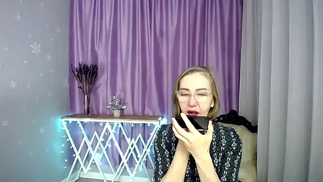 queen a n i online show from March 10, 7:02 am