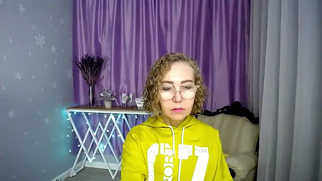 Snapshot of queen_a_n_i chatting on July 14, 12:22 pm queen a n i online show from July 14, 12:22 pm