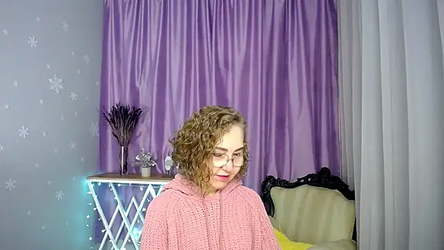 Snapshot of queen_a_n_i chatting on July 20, 5:55 am queen a n i online show from July 20, 5:55 am