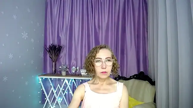 Snapshot of queen_a_n_i chatting on July 25, 7:28 am queen a n i online show from July 25, 7:28 am