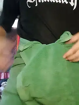 Snapshot of NannyNannybabe chatting on December 18, 1:15 am NannyNannybabe online show from December 18, 1:15 am