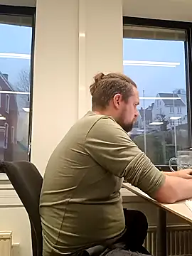 Snapshot of Tj1sen chatting on December 18, 9:25 am Tj1sen online show from December 18, 9:25 am