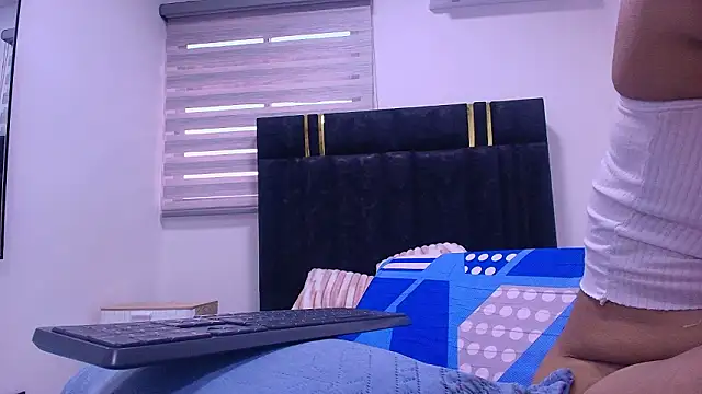 lay navas online show from February 28, 7:15 pm