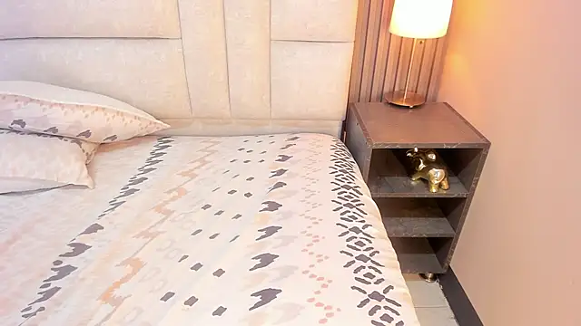 EYMI TOMSOM online show from February 21, 5:42 pm