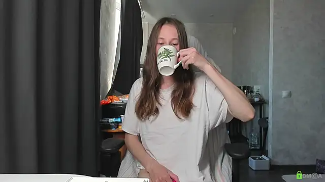 Snapshot of Courtney_Luv chatting on June 17, 1:23 pm Courtney Luv online show from June 17, 1:23 pm