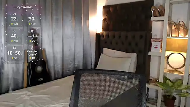 Snapshot of Local_Hoelyx chatting on December 1, 7:14 pm Local Hoelyx online show from December 1, 7:14 pm