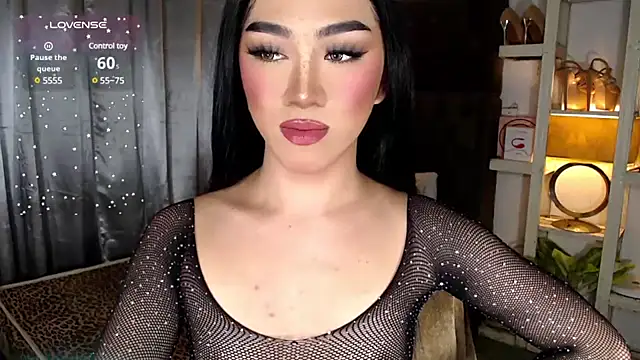 Snapshot of Local_Hoelyx chatting on December 4, 1:31 pm Local Hoelyx online show from December 4, 1:31 pm