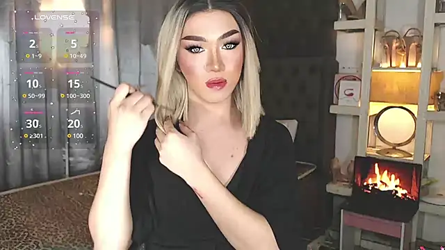 Snapshot of Local_Hoelyx chatting on December 12, 11:03 pm Local Hoelyx online show from December 12, 11:03 pm