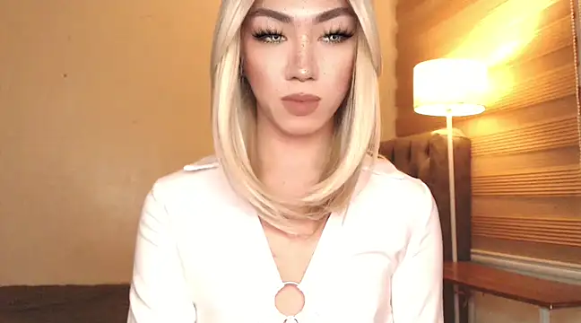 Snapshot of Local_Hoelyx chatting on February 24, 3:55 am Local Hoelyx online show from February 24, 3:55 am