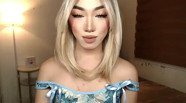 Snapshot of Local_Hoelyx chatting on March 15, 8:58 am Local Hoelyx online show from March 15, 8:58 am