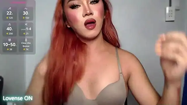 Snapshot of Local_Hoelyx chatting on October 30, 9:11 am Local Hoelyx online show from October 30, 9:11 am